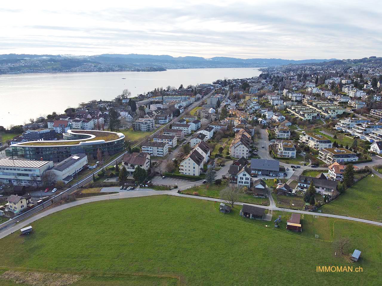 Aussicht über Mutzmalen Stäfa auf Männidorf